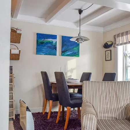 Beautiful In W/ 2 Bedrooms *